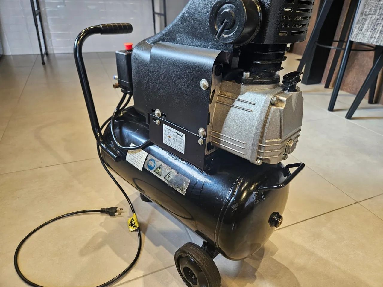 Compressor de Ar Schulz - 220V - 2,0 HP - Foto 2