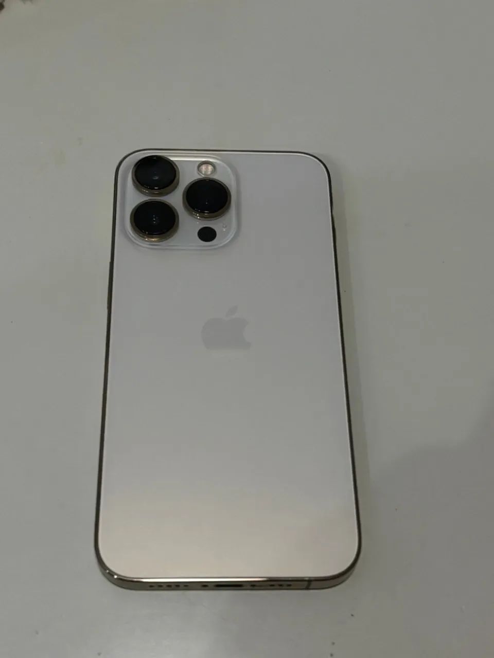iPhone 13 Pro dourado