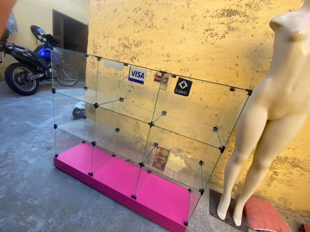 Vende-se 2 prateleiras de vidro 