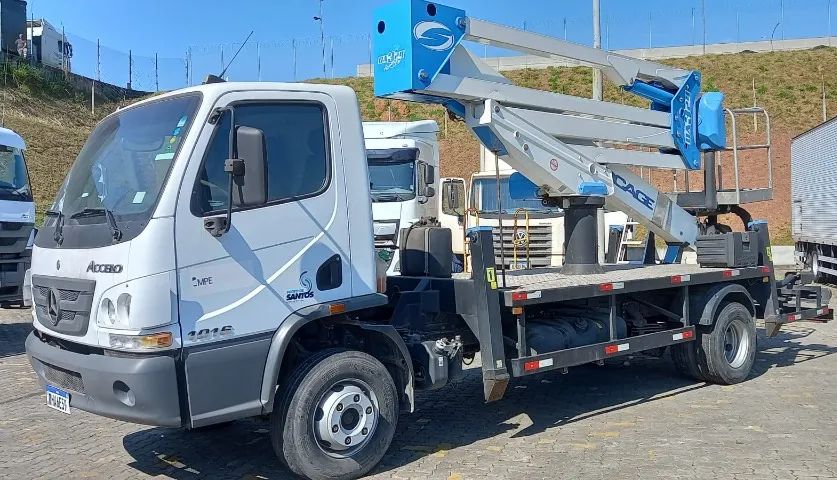 ACCELO 1016 2020 COM PLATAFORMA ELEVATÓRIA BAIXO KM - Foto 4