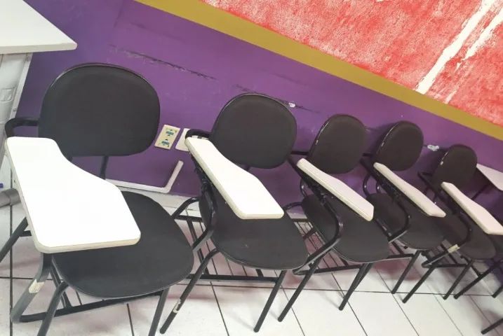 Cadeira Universitária Prancheta Estofada Ergonômica Aço 3/4 Forte Oportunidade - Foto 3
