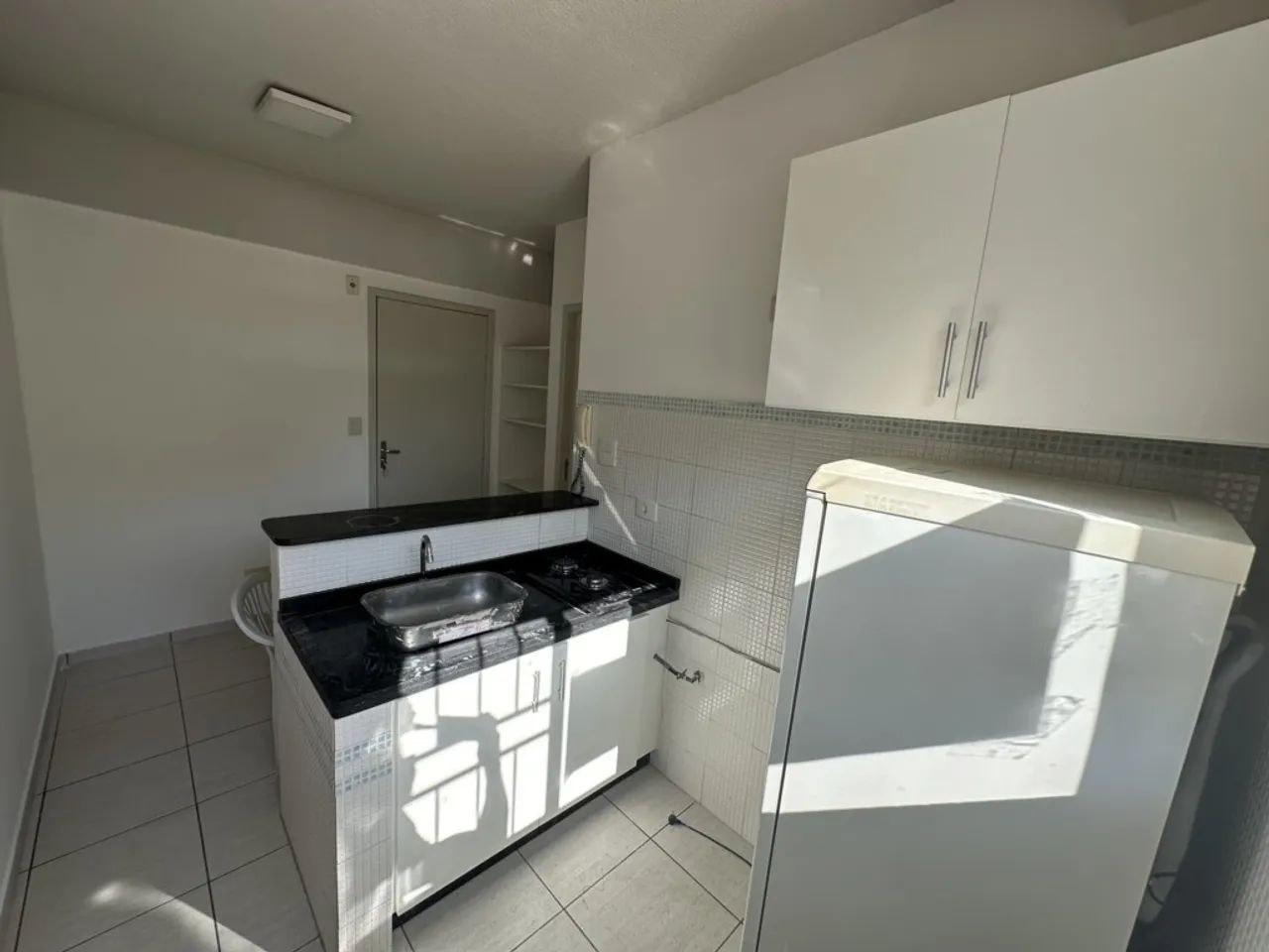 Apartamento para alugar no Edifício Chaplin III na Zona 07 em Maringá, semi mobiliado e pr - Foto 3