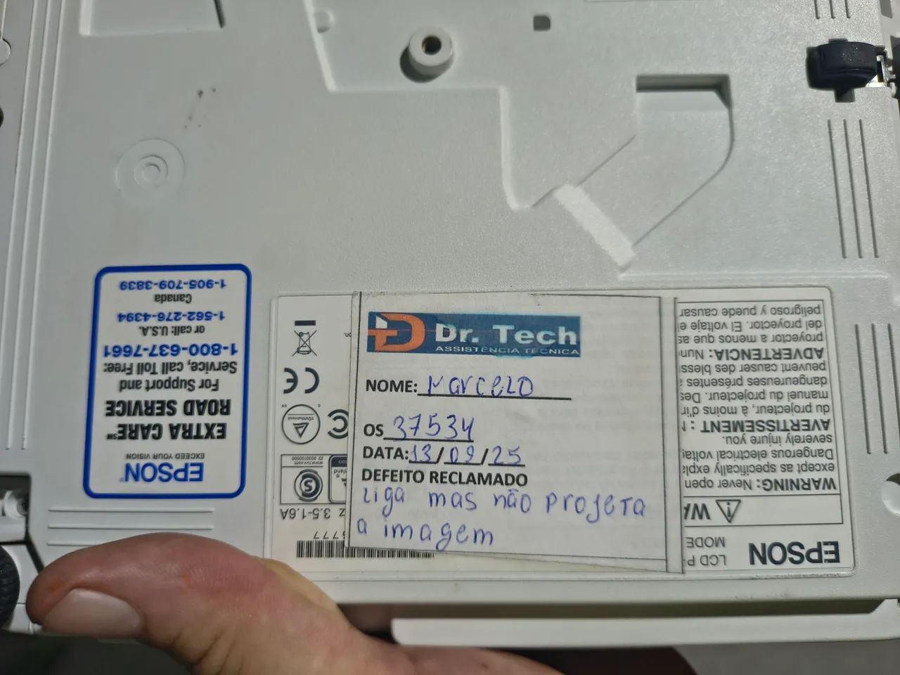 Vendo projetor Epson com tela retrátil de 100 polegadas  - Foto 2
