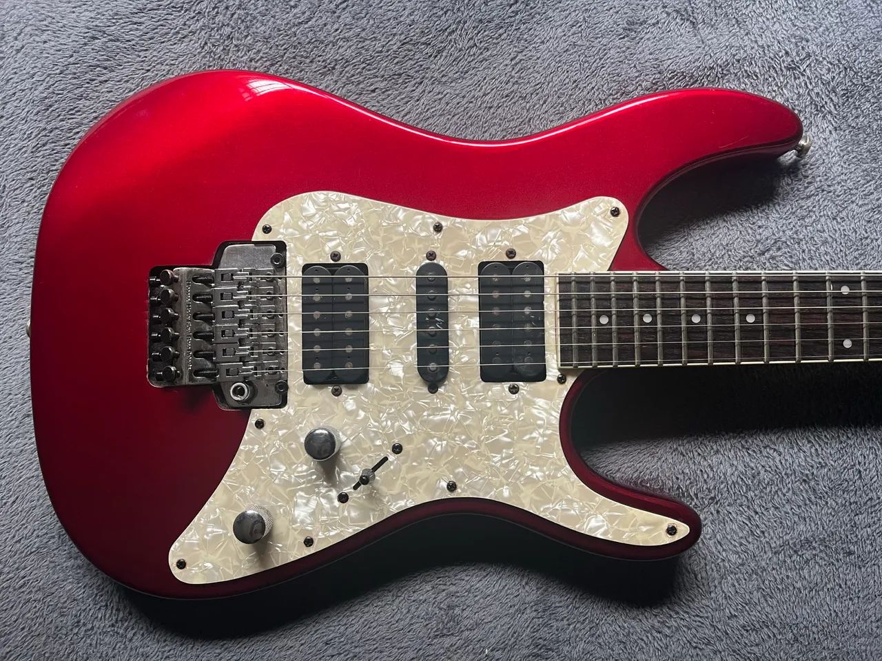 Guitarra Washburn WG-530 - Korea - Superstrato c/ Floyd