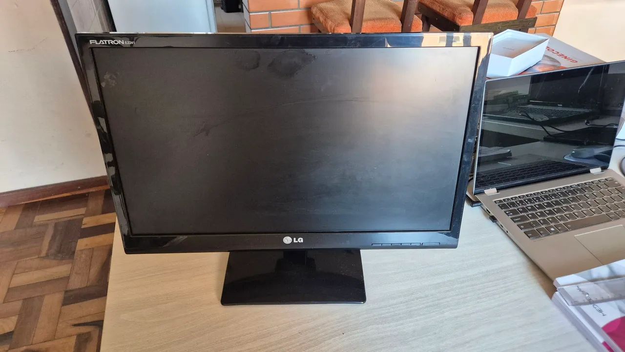Monitor LG Flatron E2241S - 21.5 Polegadas LED Full HD - Foto 2