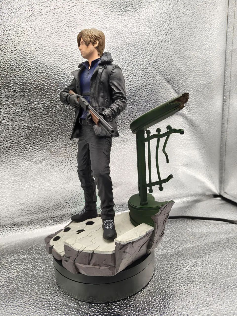 Action Figures | Estátua | Leon S Kennedy Requiem  - Foto 3