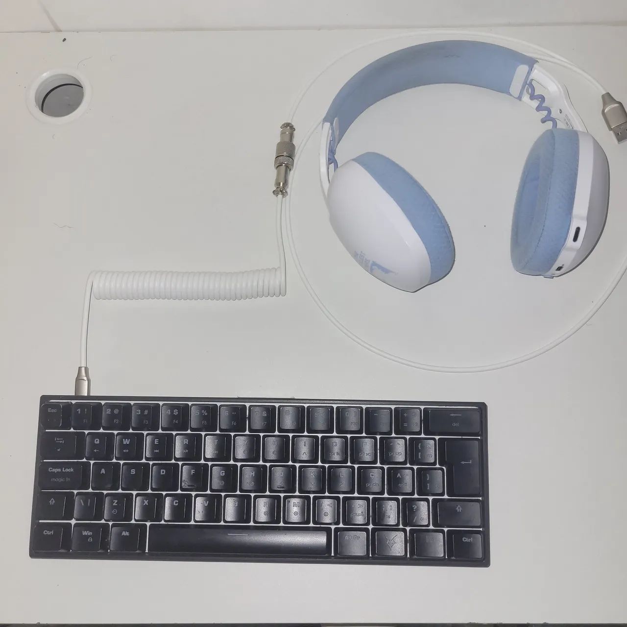 Headset sem fio e teclado