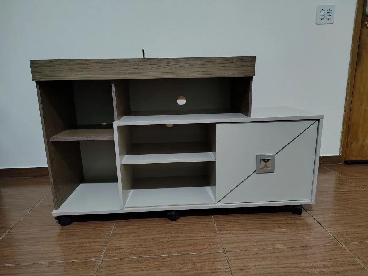 Rack com rodas para televisão. Em bom estado! - Foto 2