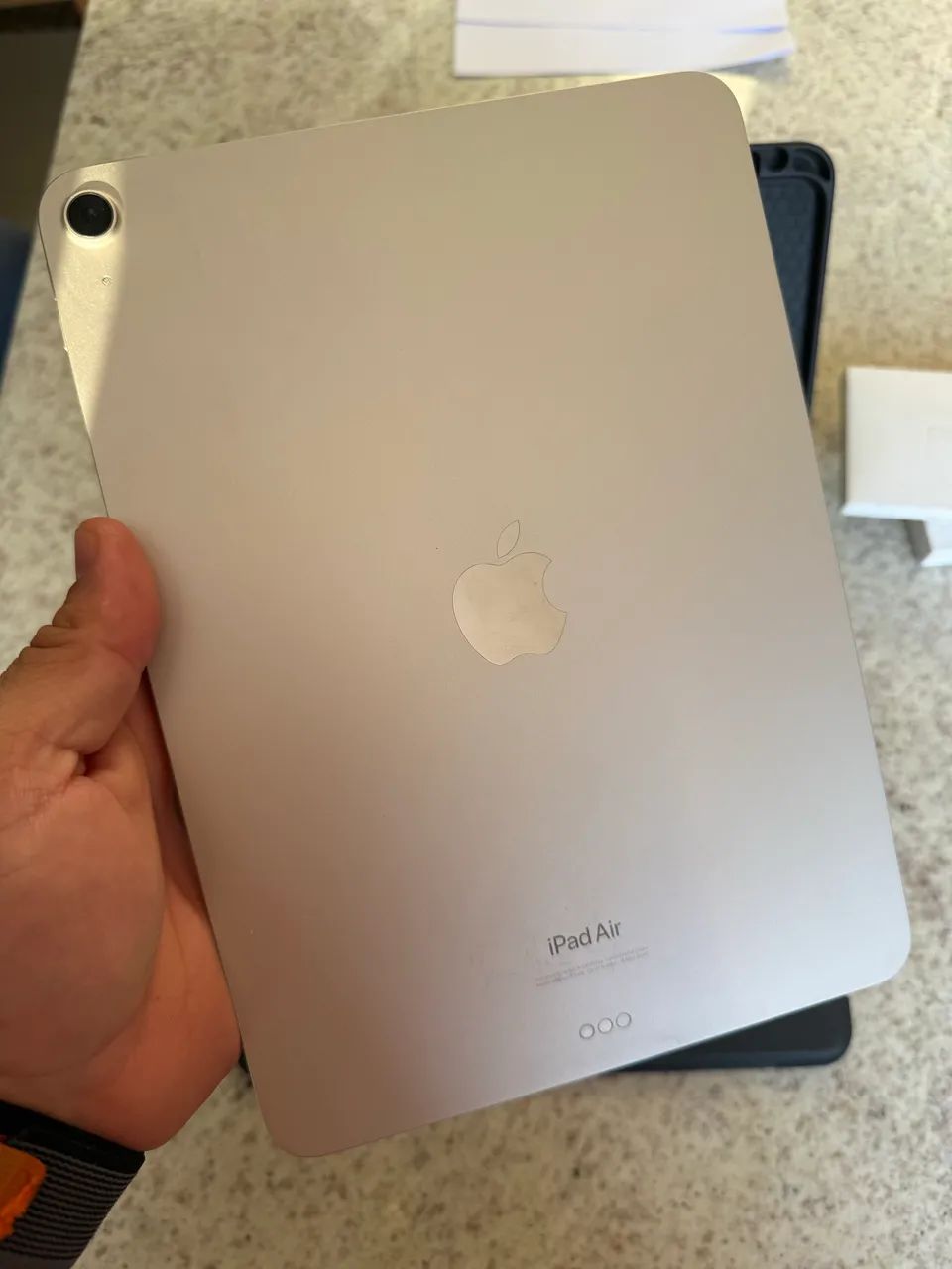iPad Air 5 - M1 - Cinza - Apple Pencil 2 e Capa Teclado - Foto 2