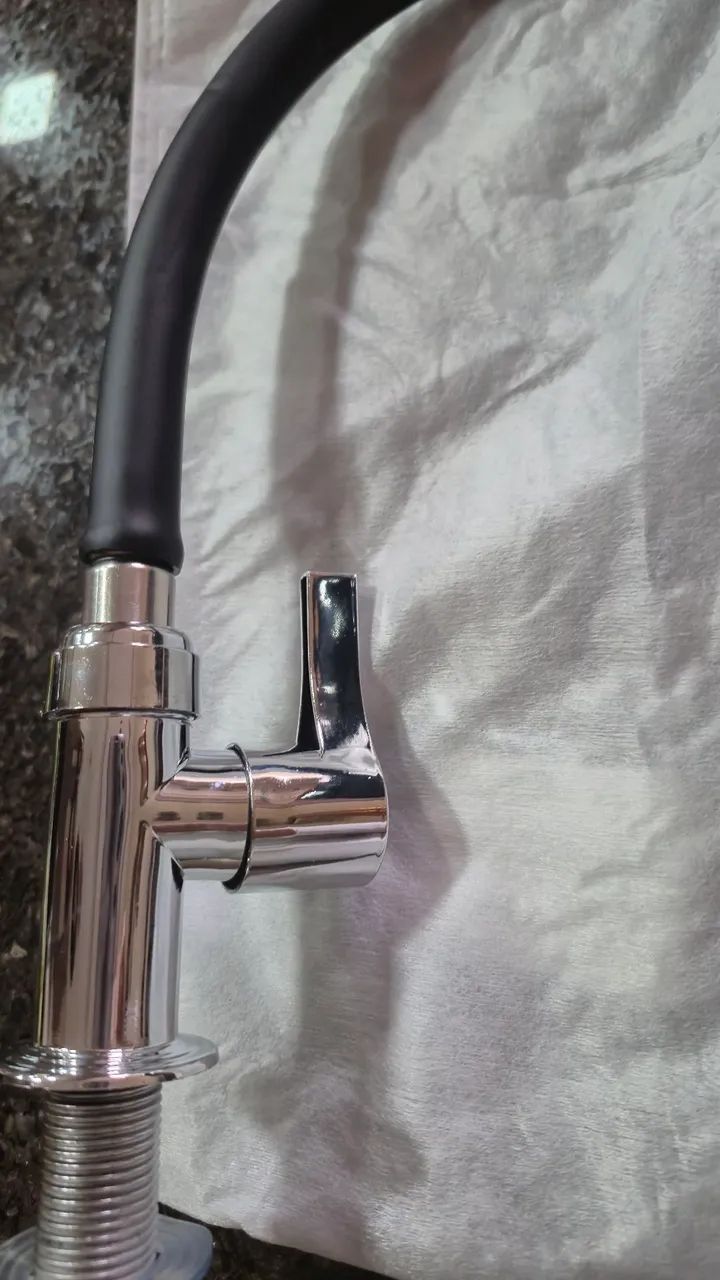 Vendo torneira flexível de bancada  - Foto 2