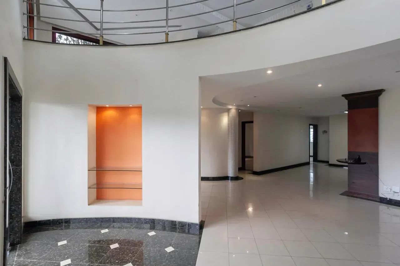 Imóvel para venda possui 679 metros quadrados com 5 quartos - Foto 3