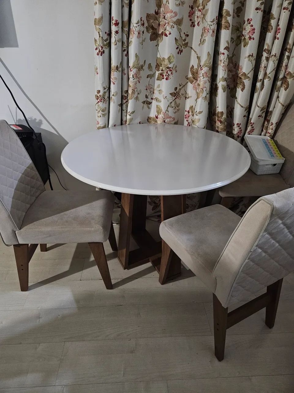 Mesa com 4 cadeiras  - Foto 4
