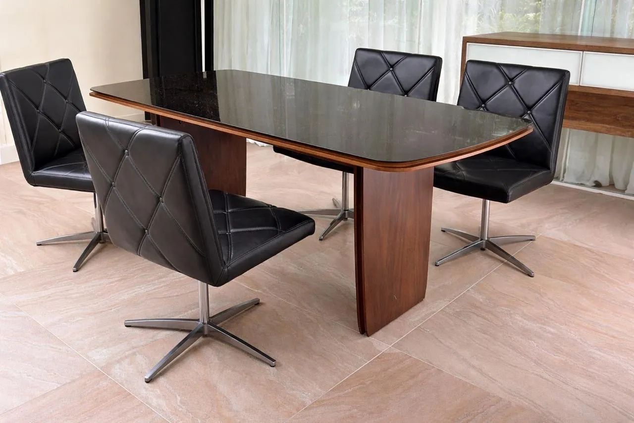Oportunidade! Mesa em madeira e vidro + 6 cadeiras 