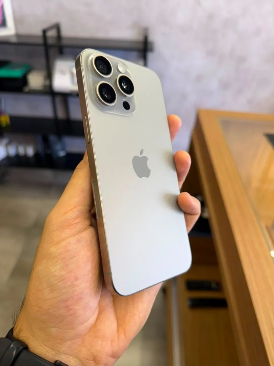iPhone 15 pro max 256gb Natural titanium (Anápolis) - Foto 4