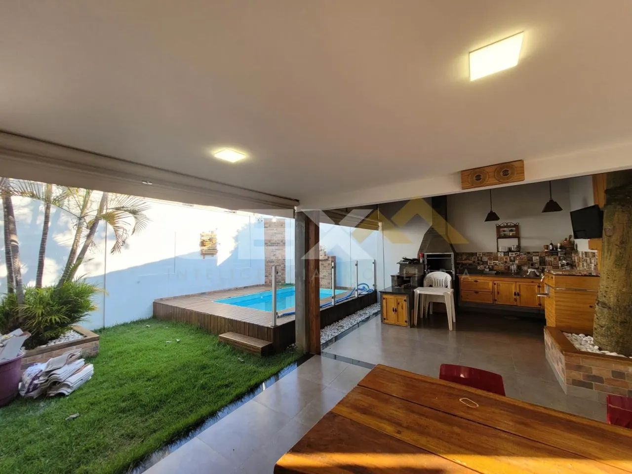 Casa linear com espaço gourmet no bairro São Judas - Foto 2