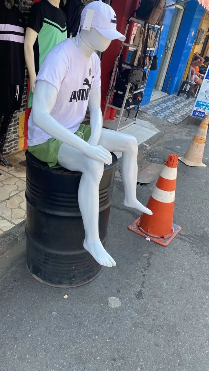 Manequim masculino sentado  - Foto 2