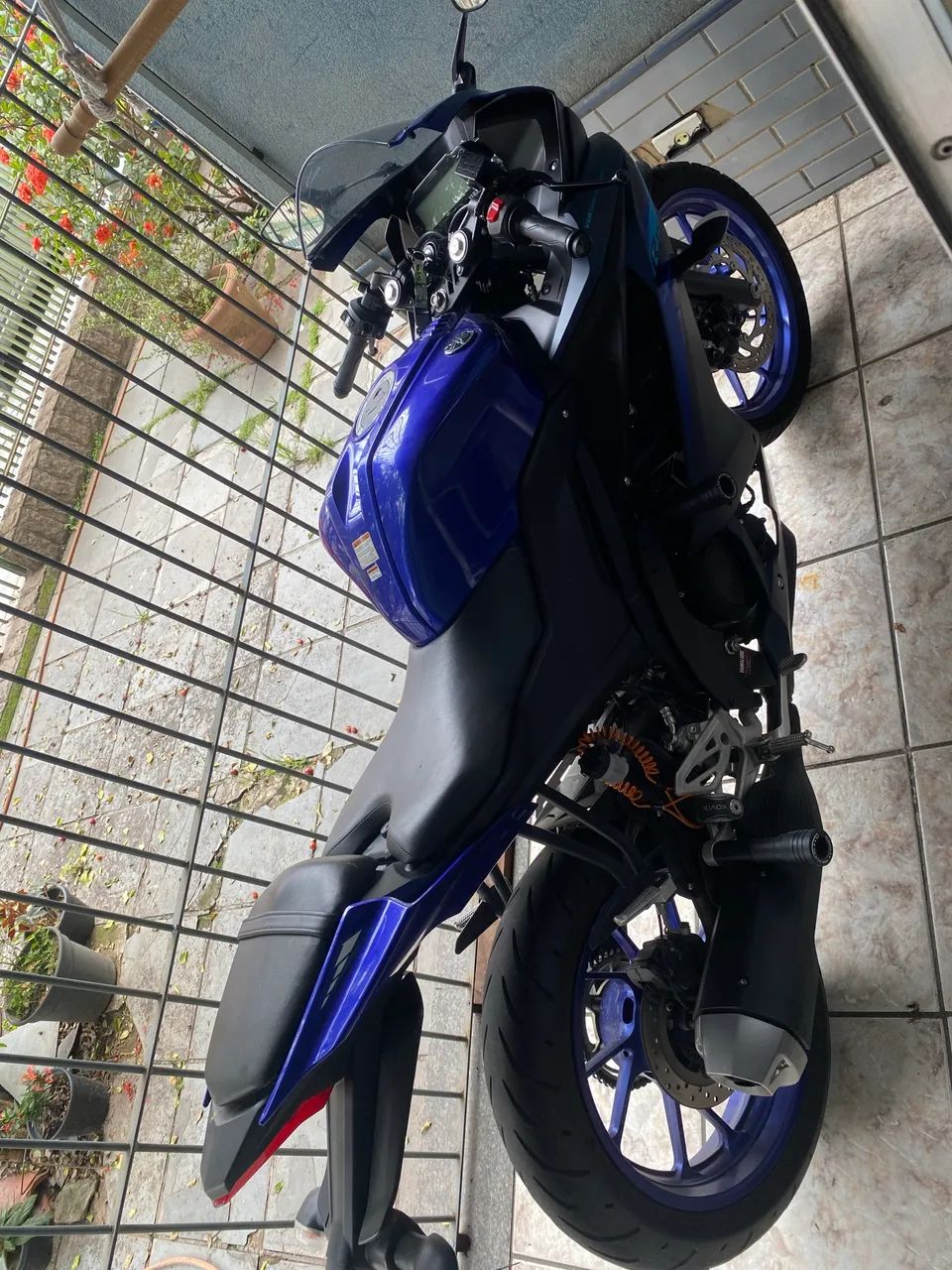 Yamaha R15 