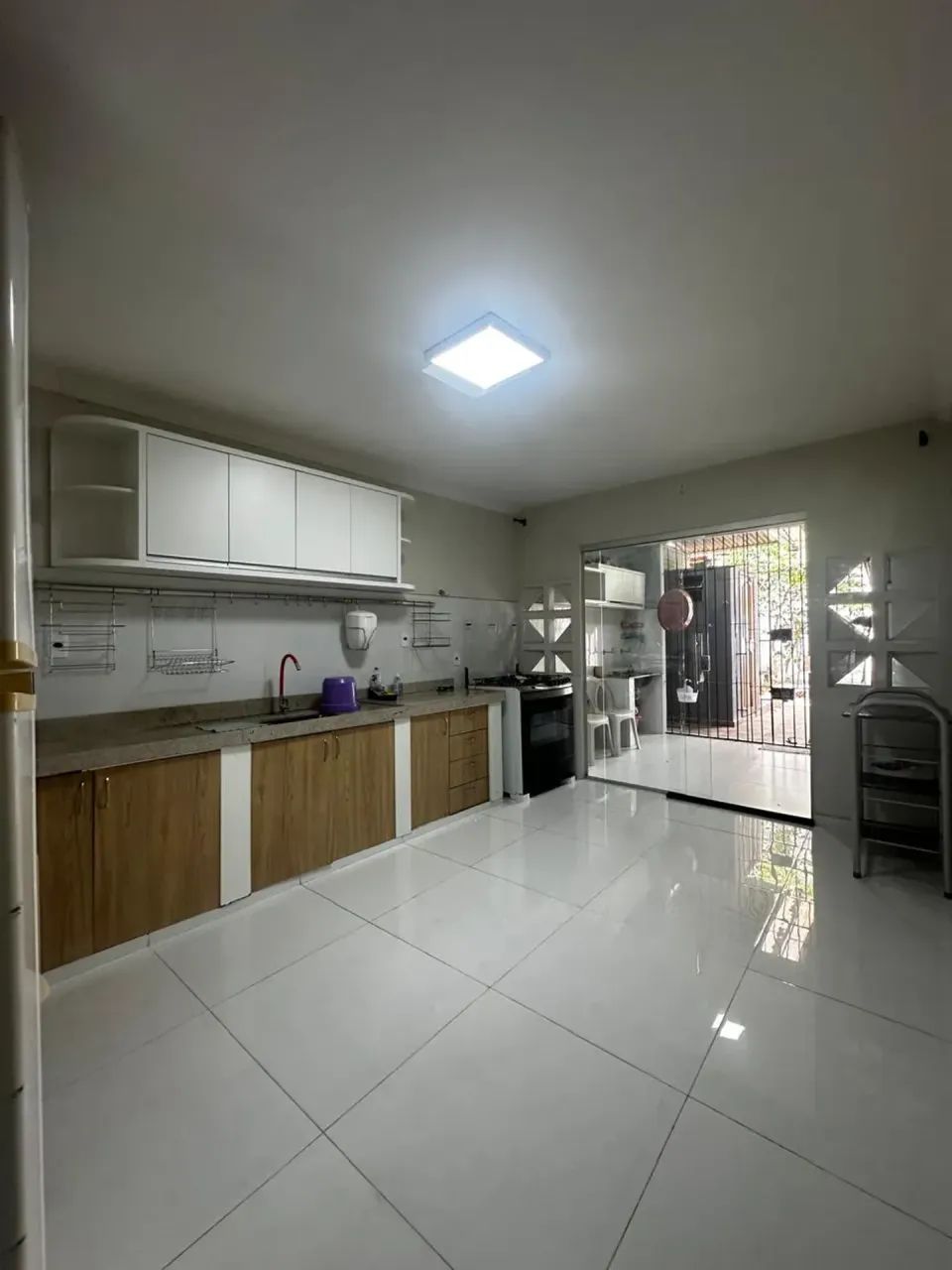 CASA AMPLA COM 3 SUÍTES E BEM LOCALIZADA PARA ALUGAR  CANUDOS | BELÉM/PA - Foto 2