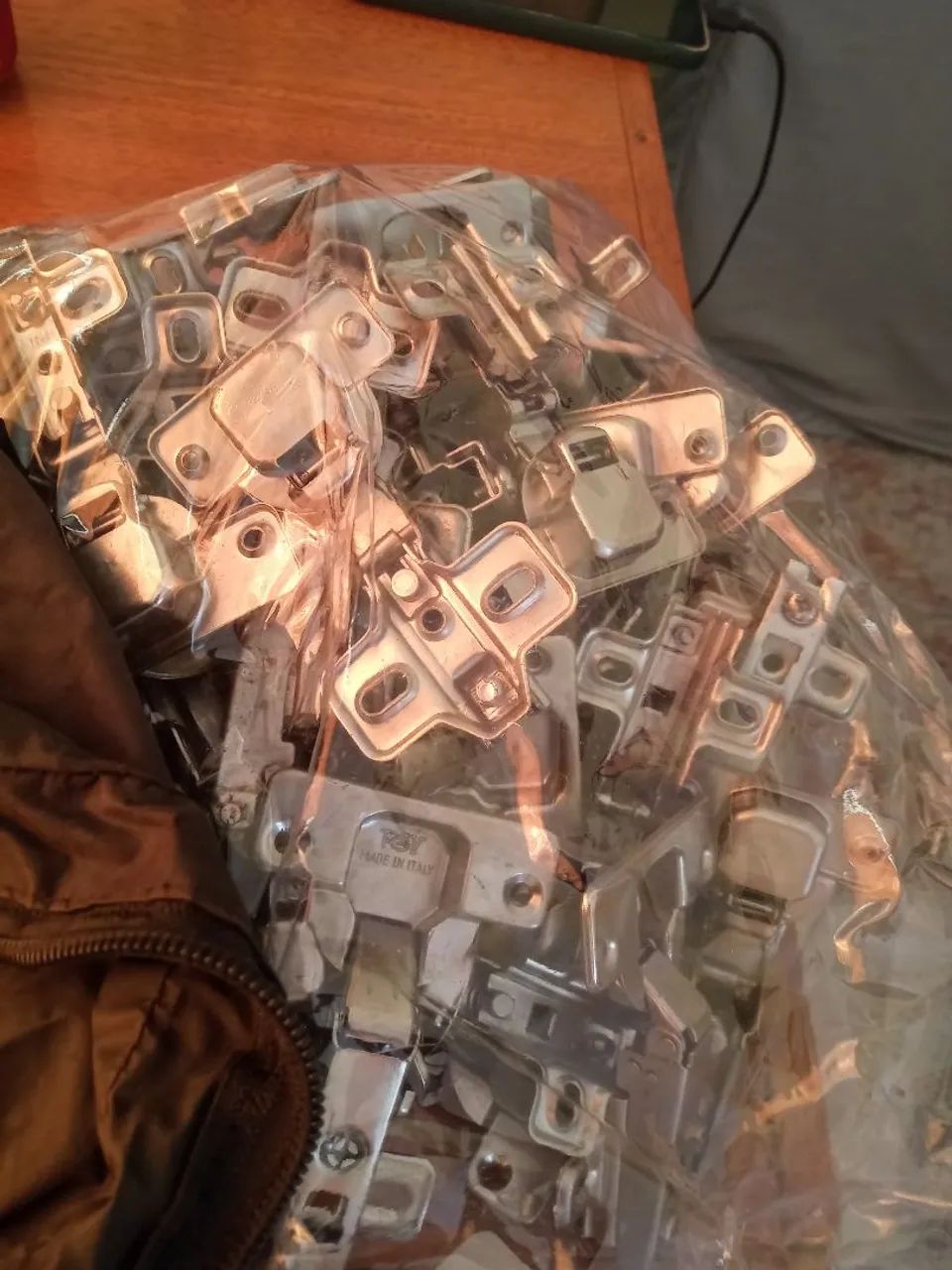 PEÇAS PARA GUARDA ROUPAS