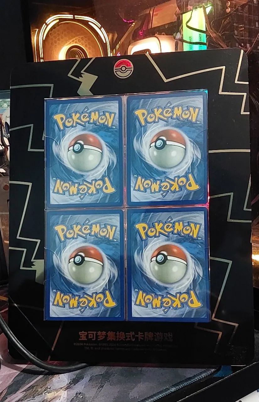 Moldura Pokémon pra quatro cartas original 