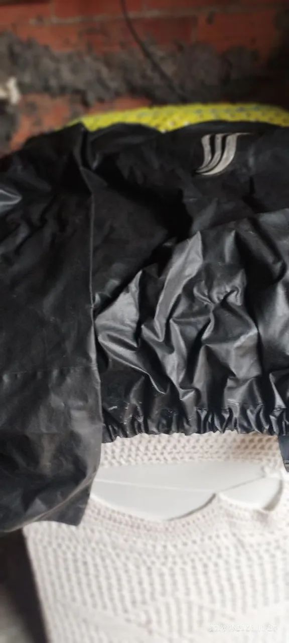 Vendo capa chuva para motoqueiro usada e  luva protetora nova  - Foto 4
