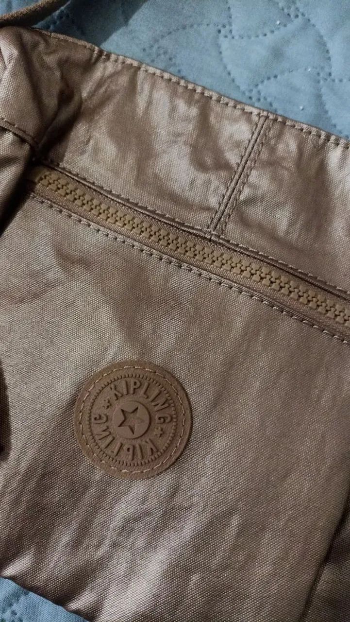 bolsa kipling pequena dourada - Foto 3