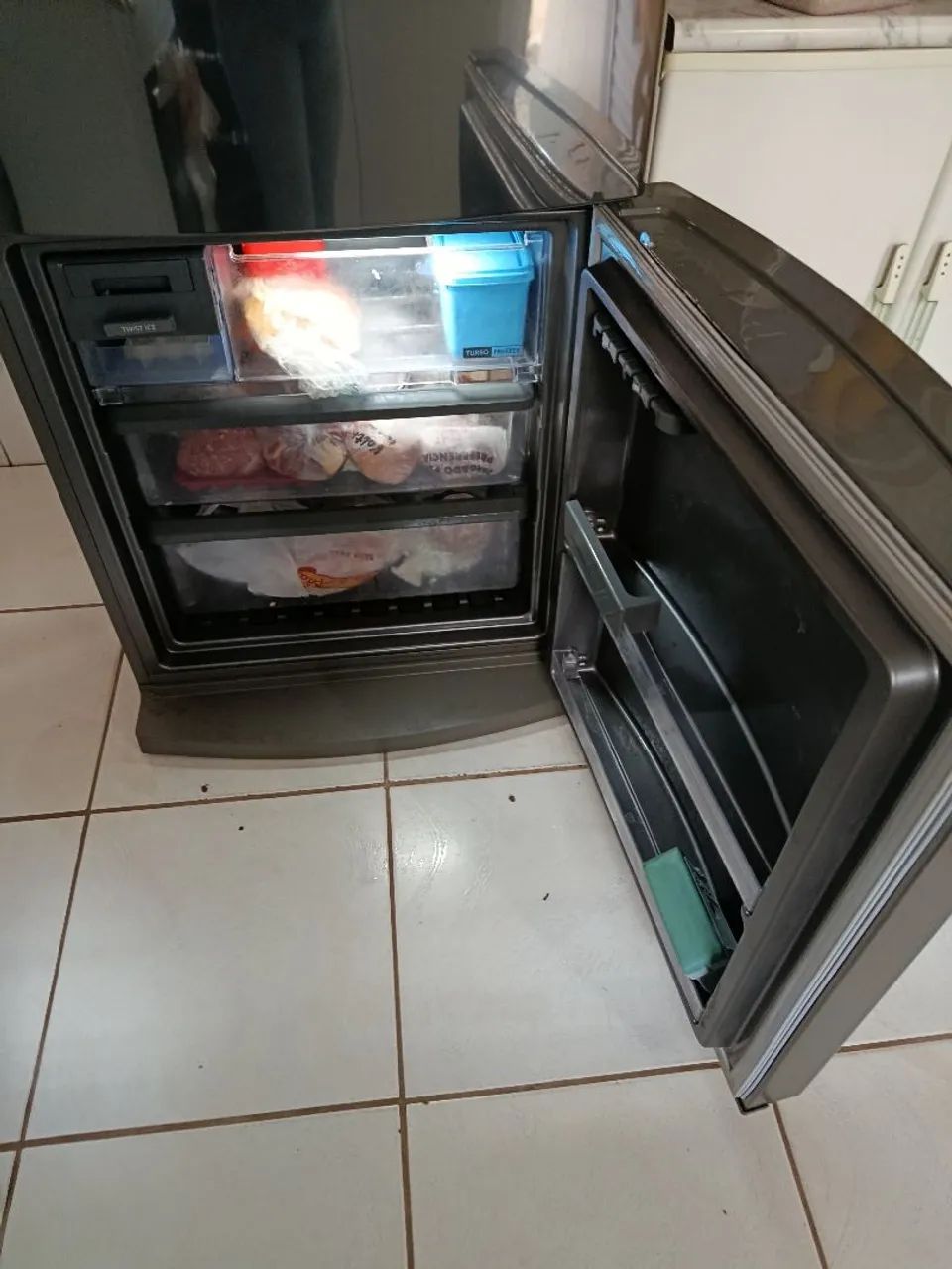 Vendo geladeira 