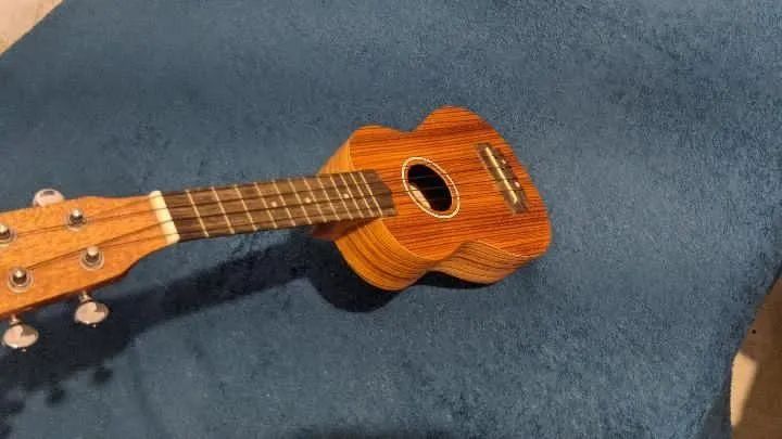 Ukulele pouco usado em otimo estado - Foto 4