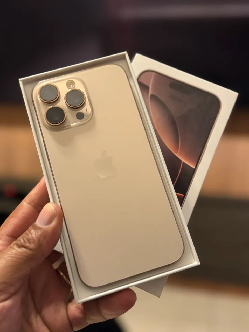 iPhone 16 Pro Max 256GB Gold  - Foto 3