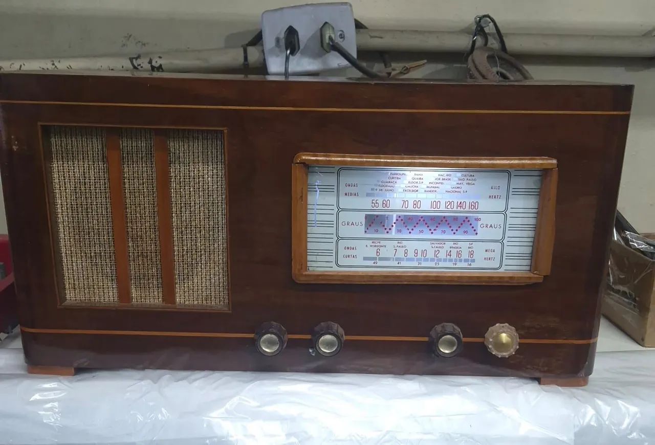 Rádio antigo madeira relíquia  - Foto 5