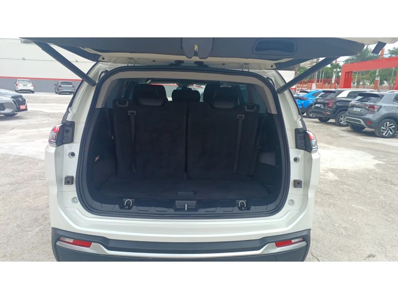 Jeep Commander Limited T270 1.3 TB Flex Aut., foto 9 de 16