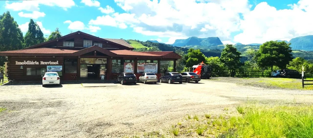 Centro Comercial e Cafeteria-As margens da BR 282 em Alfredo Wagner/SC