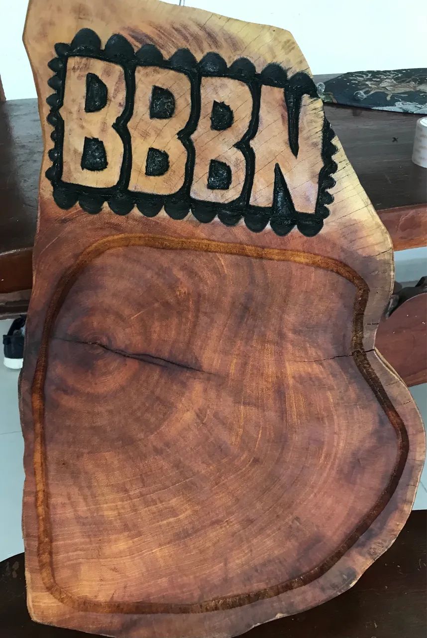 Placas e tábuas rústicas para churrascos entalhadas em madeira  - Foto 4