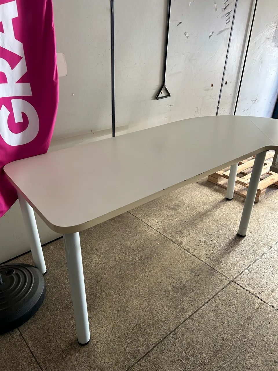 Mesa escritório em L branca - Foto 2