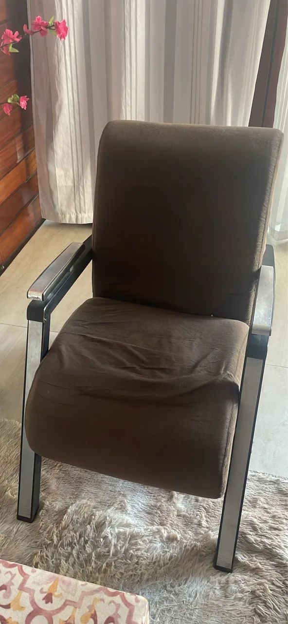 Duas Poltronas  &200 as duas 