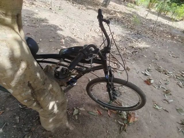 Uma bicicleta motorizada  - Foto 5
