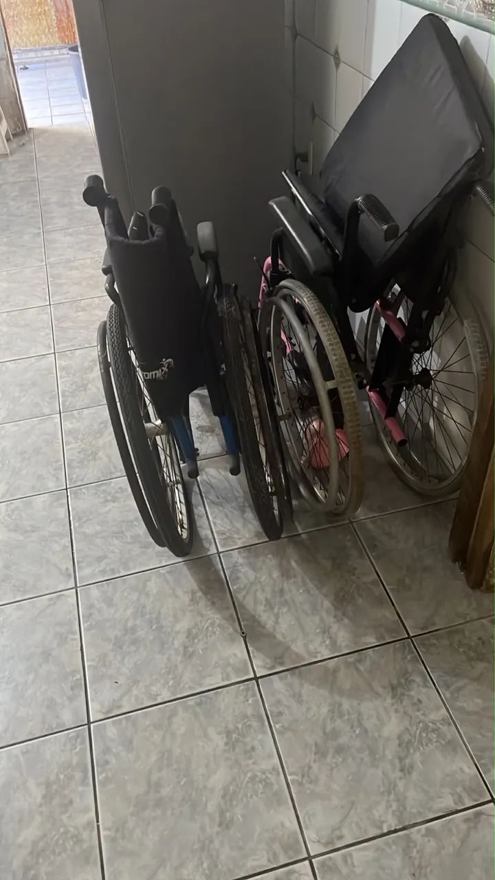 Três cadeiras de rodas  - Foto 2