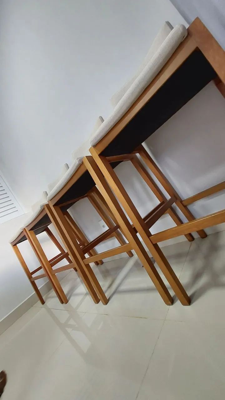 Conjunto 4 banquetas altas madeira - Foto 3