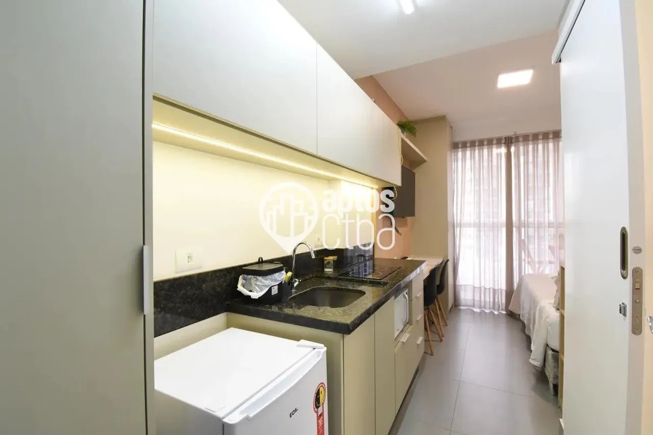 Studio Mobiliado para locação no Centro de Curitiba/PR