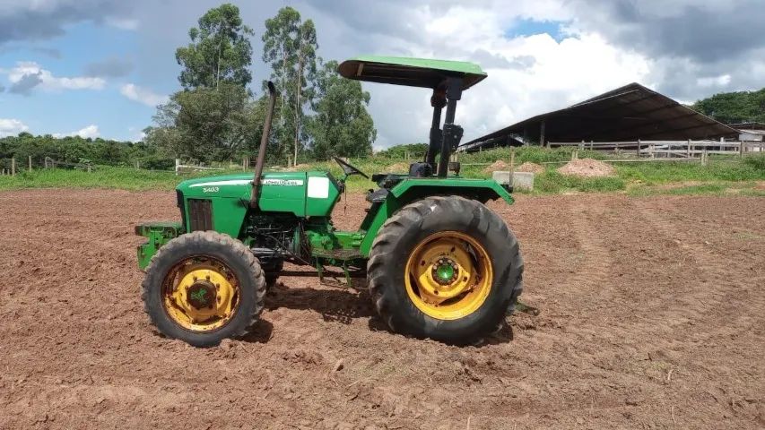 TRATOR JOHN DEERE 5403 - Foto 3