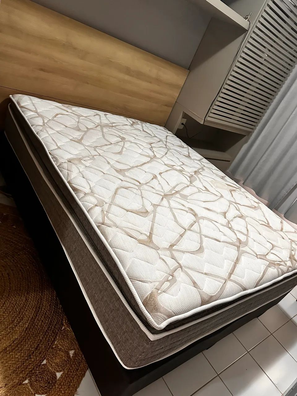 Cama Queen com box couro - Ortobom Ouro Spring