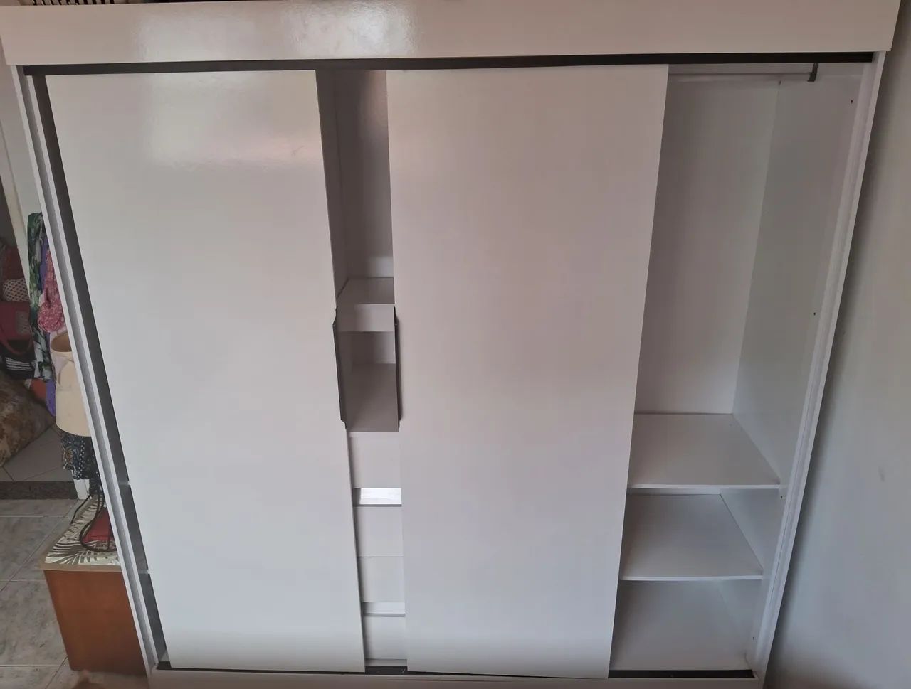Guarda-roupa branco 