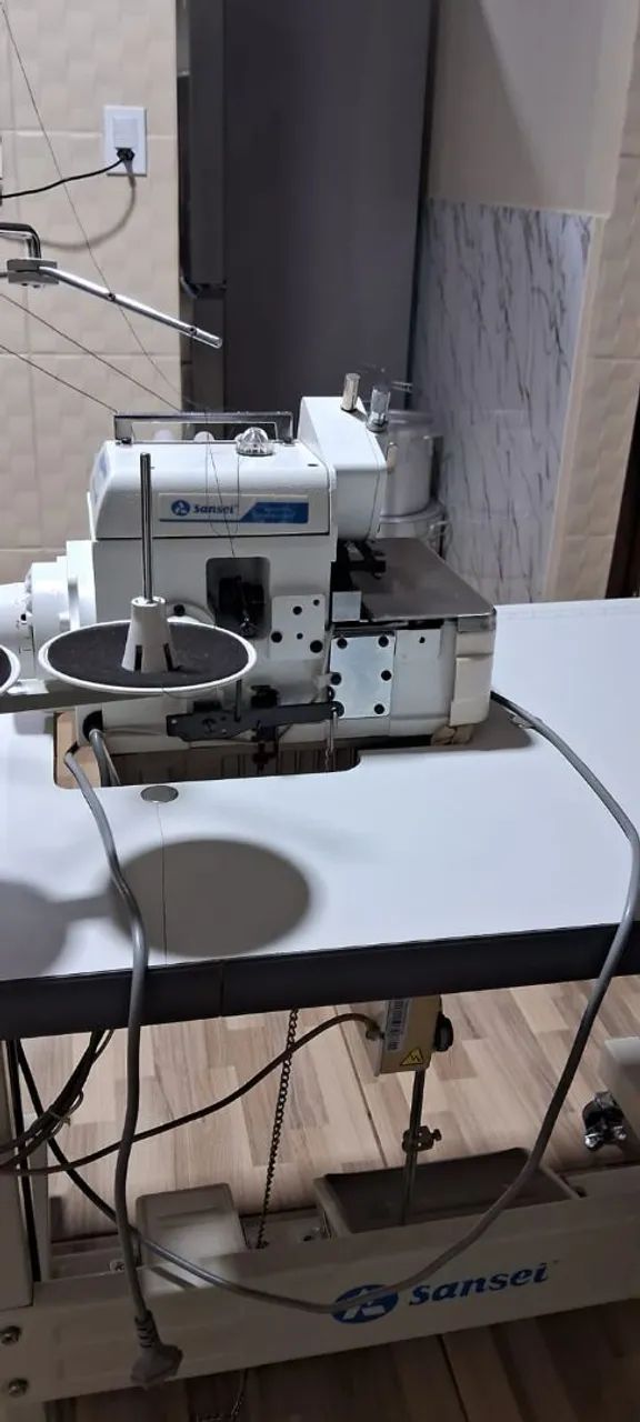 Vende-se máquina orverlock - Foto 5