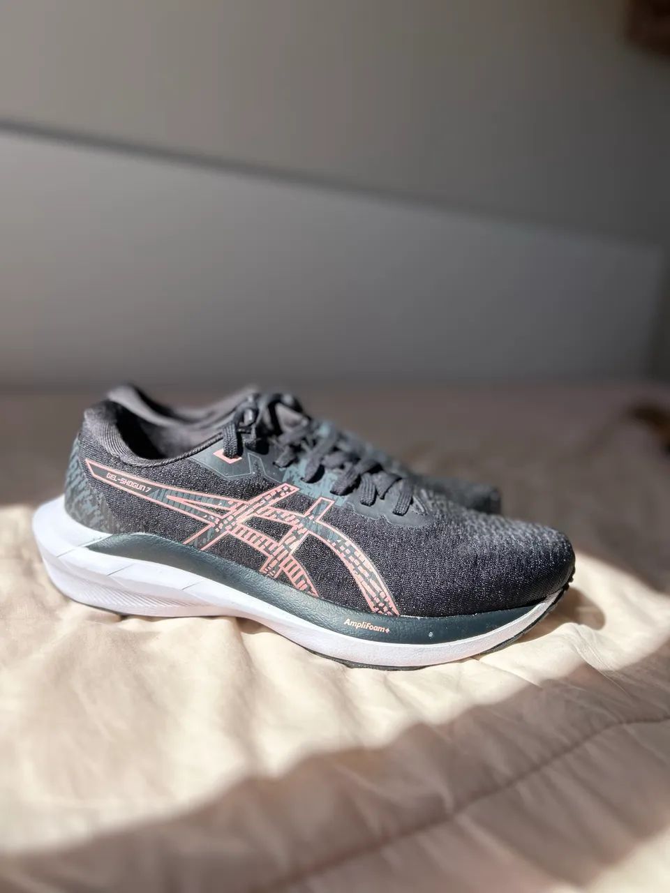 Tênis Asics feminino preto e rosa - Foto 2