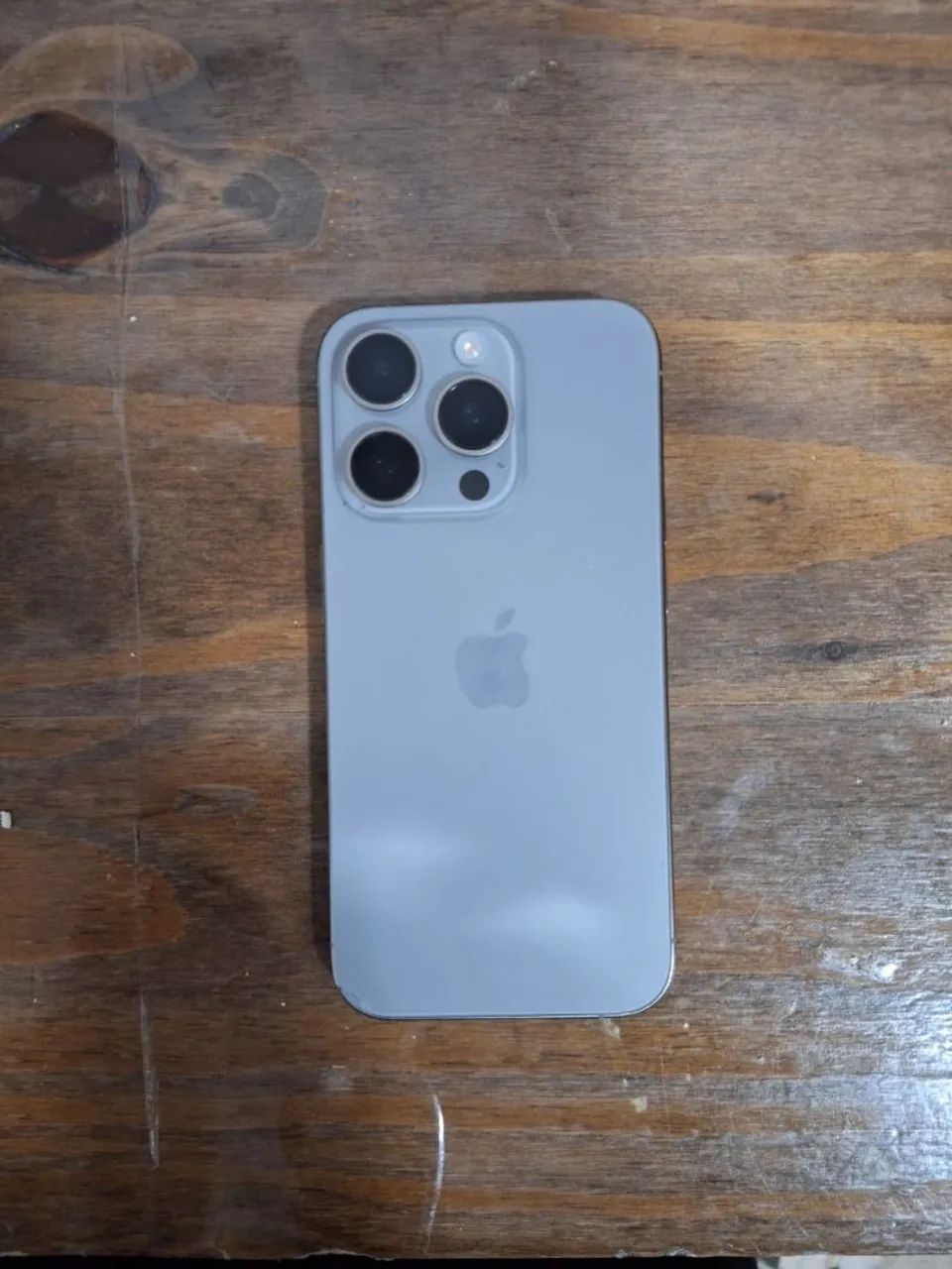 iPhone 15 pro quebrado 