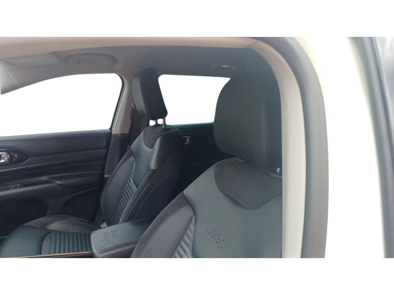 Jeep Commander Limited T270 1.3 TB Flex Aut., foto 12 de 16