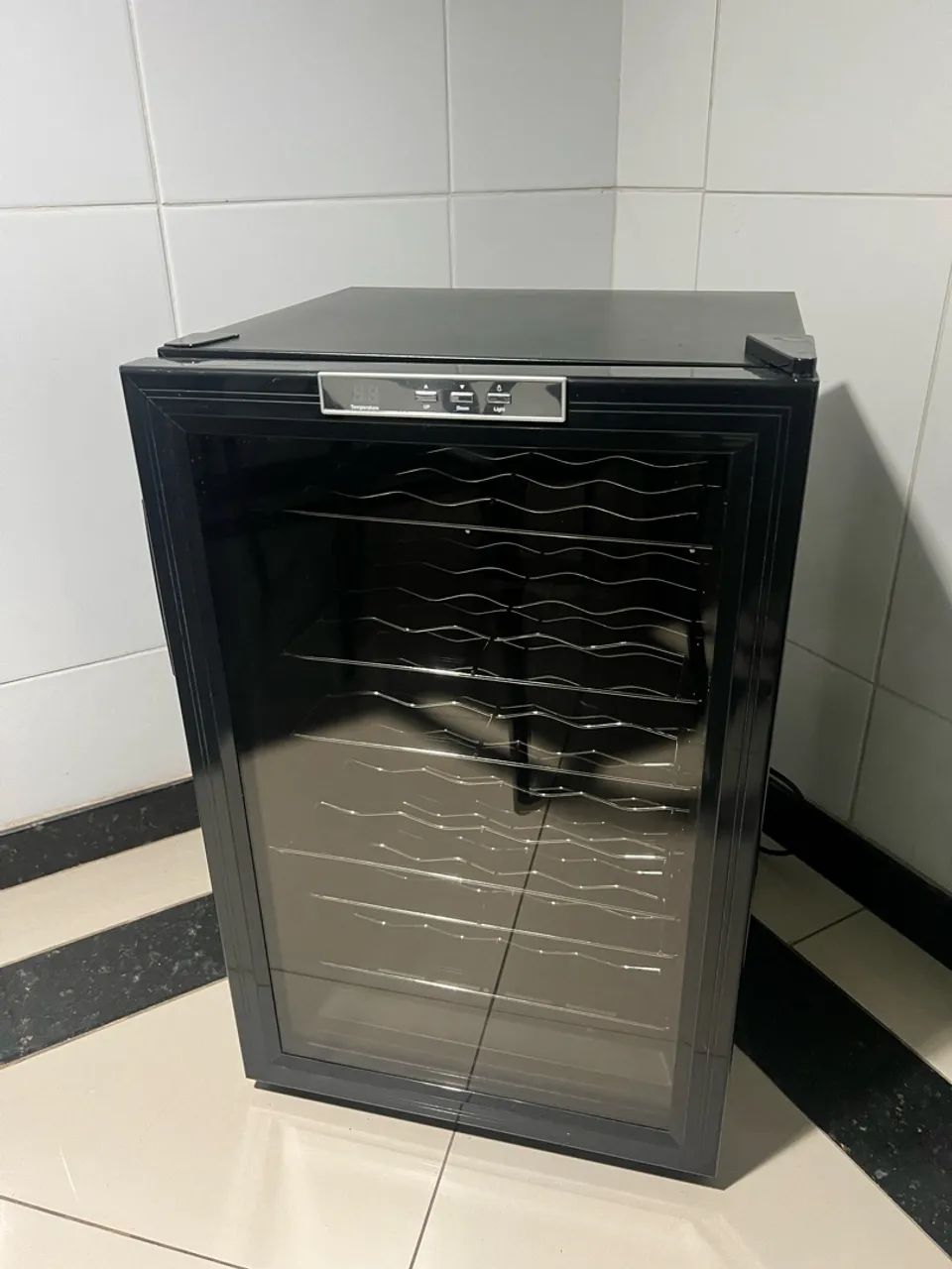 Vendo adega 24 garrafas 