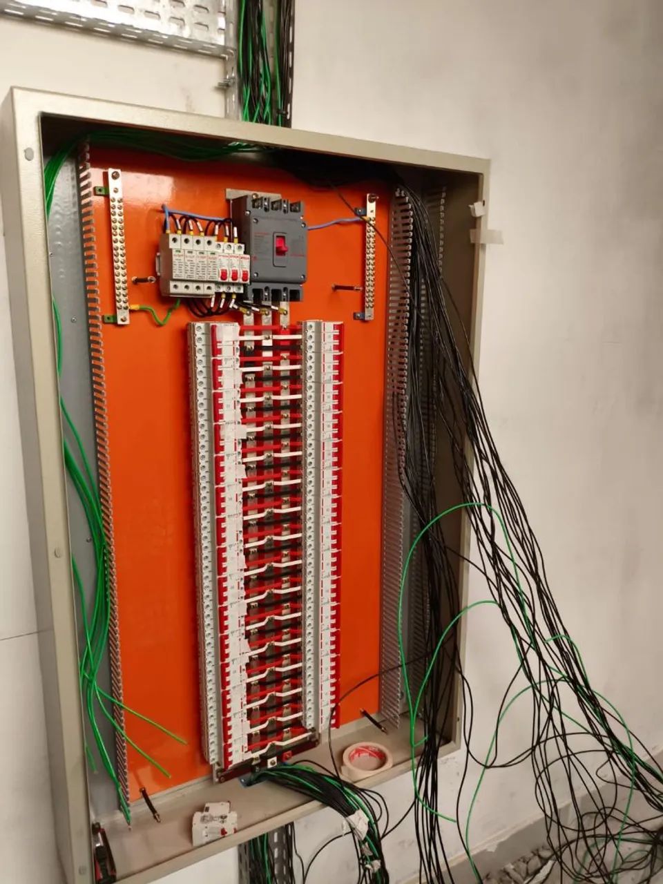 Eletricista Residêncial/predial/comercial - Foto 2
