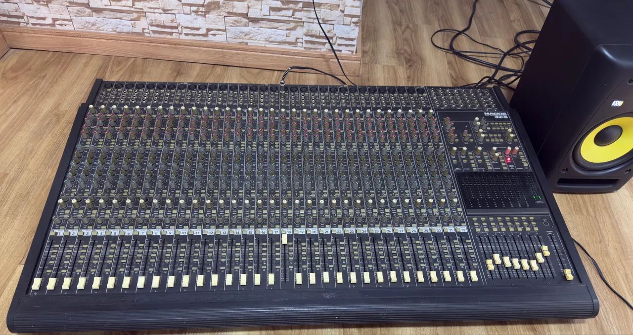 Mesa Mackie 32.8