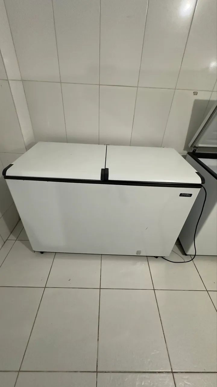Freezer esmaltec horizontal 468L ECH500 220v